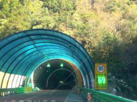 四川雅康高速某隧道入口装车速反馈仪