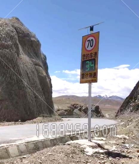 西藏班公错湖边公路安装车速反馈仪
