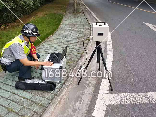 桂林市机场路交警用流动测速设备查超速